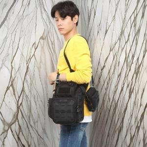 [다잇템] 남자 아웃도어 패드수납 워터프루프 검정 크로스백