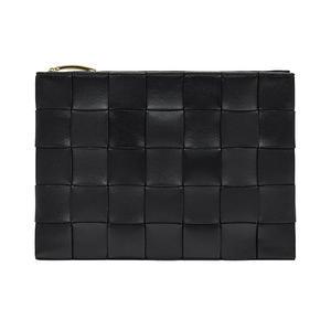 24FW 보테가베네타 인트레치아토 미디엄 클러치백 블랙 652931 VCQC1 8425