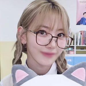 톰포드 블루라이트차단 안경테 TF5923-K-B 가벼운 뿔테 안효섭 사쿠라 착용