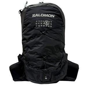 [더팩토리](당일) 25SS MM6 메종 마르지엘라 X 살로몬 로고 XT-15 백팩 LC2172900 / 블랙 (SB6WA0003 P5782 H9966)