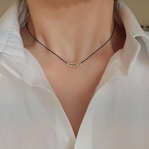 옷자락 여자 화이트 비즈 퐁퐁 초커 레드 목걸이