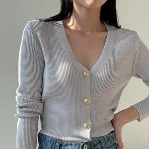 [옷자락]여자 봄 심플 브이넥 골드 버튼 슬림핏 가디건_P358711921