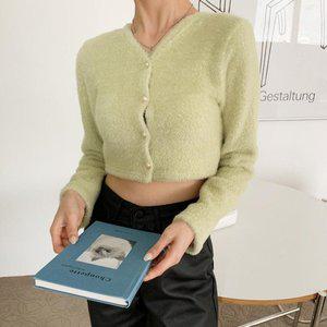 [옷자락]여자 브이넥 앙고라 진주단추 슬림핏 크롭 가디건_P350074195