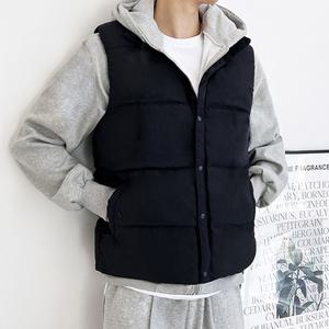 남자 데일리 무광 하이넥 패딩 버튼 조끼 DJ-VEP-SYAN7700-블랙