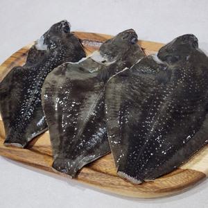 아이들반찬 어르신식사 비늘제거와 내장손질까지 완벽한 통통 손질 도다리 800g (푸드)