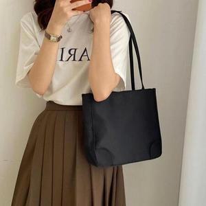 여성 숄더 쇼퍼 텀블러가방 스퀘어 데일리 출근룩 가벼운 블랙 보부상백