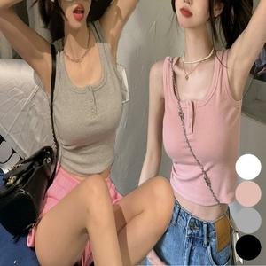 [오노마] ONM 여성 U넥 단추 슬림핏 골지 민소매 크롭 나시티