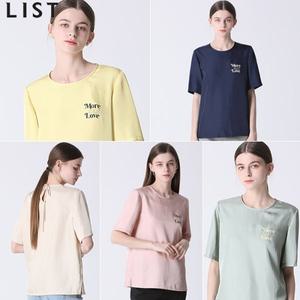 [리스트(LIST)] 새틴 레터링 티셔츠 블라우스
