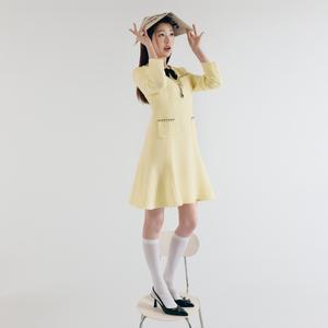[롯데백화점]케네스레이디 리본브로치 포켓 플레어 원피스[장다아 착용] (EROPOD03)