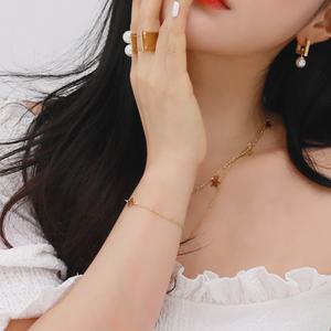 [핑크선물포장 쇼핑백] Elsa Surgical Steel Bracelet / 서지컬(써지컬) 팔찌