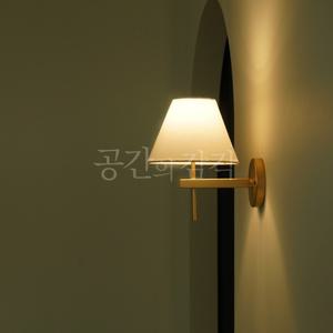 화이트 패브릭 갓 벽부등 감성 간접등 골드 브론즈 침실 침대 호텔 아늑한