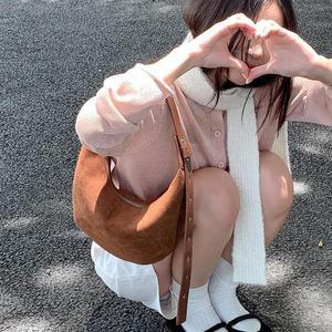 여성 스웨이드 크로스백 가방 호보백 반달 크로와상 봄 가을
