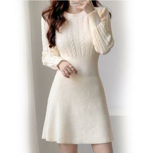 [오노마] ONM 꽈배기 세로 패턴 미니 니트 플레어 원피스