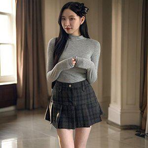 [옷자락]여자 검정 스판 타이트 반폴라 티셔츠
