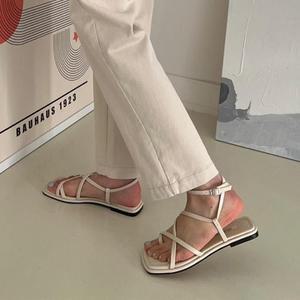 [BZI1HI36_51IM]웨지 통굽 스트랩샌들 플랫 샌들신발 가을
