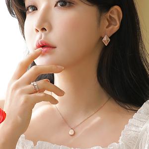 [핑크선물포장 쇼핑백] Esmeralda Surgical Steel Necklace / 서지컬(써지컬) 목걸이