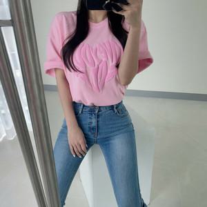 글램핏 / 입체 하트 레터링 프린팅 박시 루즈핏 반팔 롱 티셔츠