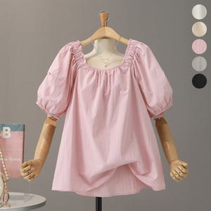 [모노시크] 러리스 밴딩 숄더 퍼프 플레어 블라우스_MNBS543