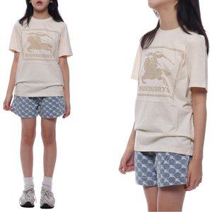 [부산점][버버리][버버리] 24SS EKD 프린트 반팔티셔츠 (8077991 PALE CREAM 24S)