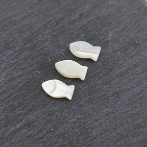 비즈팡 [JG-02-04]자개펜던트 자개물고기 12x6mm 세로홀 민물패 화이트