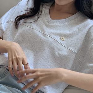 [코코블랑] 브이 팬던트 하프 맨투맨