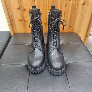 [써스데이아일랜드]플라워 펀칭 레이스업 부츠 T242MSE135W