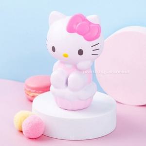 산리오 헬로키티 케이크 스퀴시 피규어