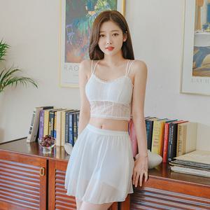 고급스러운 레이스 패브릭으로 제작된 백 크로스 디자인의 캡 내장 끈나시 un342