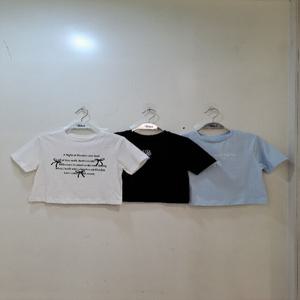 [더데이걸] 크롭 그래픽 반팔 티셔츠TGRP25301