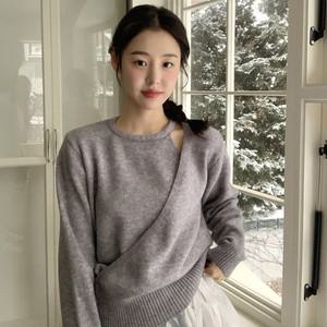 (포인트룩/여리핏) 헤브링 컷아웃 홀터 랩 버튼 니트 nt4887
