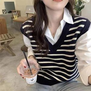 깔끔한 스트캐주얼라이프 필수 소장각 베이직 브이넥 조끼