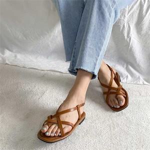 [오노마] ONM 꼬임 스트랩 버클 샌들 1cm  8802261)