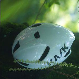 헬멧 KASK Utopia 블랙옐로우 사이즈 카본 중 화이트 카스크 매트