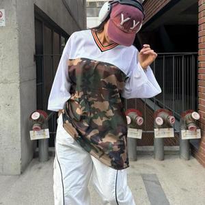 여자 V넥 카모 힙합룩 큰사이즈 칠부 티셔츠