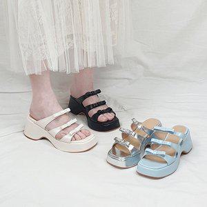 [디아]리페 세줄 쁘띠 리본장식 스퀘어 통굽 키높이 슬리퍼 7cm