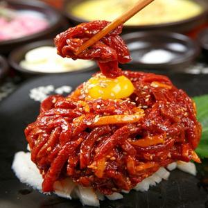 혼술안주 당일도축 한우뭉티기 한우 육회 300g 양념장 2종 무료제공