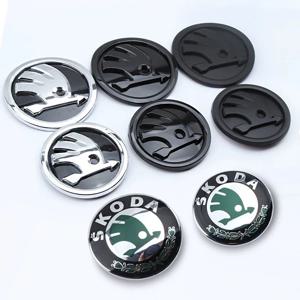 2Pcs 80mm 90mm 자동차 헤드 전면 후면 부팅 트렁크 엠블럼 스티커 Skoda Octavia 2 3 A5 A7 Kodiaq Fabia Rapid 3 Karoq Superb VRS