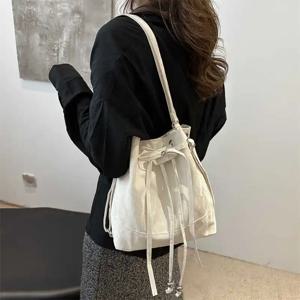 트렌디 한 여성 크로스 바디 버킷 백 Dstring 디자인 고품질 소형 다목적 가을 패션 한국 스타일 레저 배낭