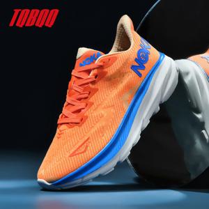 남성과 여성을위한 카본 플레이트 에어 쿠션 운동화 마라톤 훈련 충격 흡수 Midsole 스포츠 스니커즈 도로 달리기