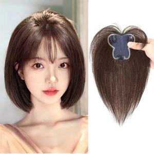 여성용 네잎 나비 앞머리, 회색 머리를 감추기 위해 부드럽고 높은 왕관 효과를 제공하는 가발, 정수리를 푸석푸석하게 한 뒤 진짜 머리로 만들었다.머리의 흰머리를 가리고 이마를 가려 돌출한다.정수리 증발 모자와 가발 가벼운 수제 갈고리 기술 정수리 융합.머리카락이 자연스럽게.정수리로 머리를 보충하다.