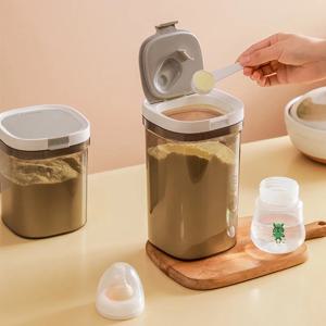 아기 분유 밀봉 저장 탱크, 자기 흡입 스푼 포함, 3가지 용량 옵션, 휴대용 스낵 조미료 탱크