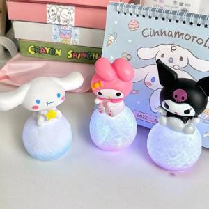 Sanrio 헬로 키티 야간 조명 빛나는 어린이 장난감 머리맡 램프 애니메이션 만화 Kuromi Cinnamoroll 귀여운 어린이 선물 선물