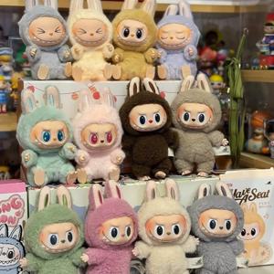 재고 있음 뜨거운 애니메이션 그림 Labubu 좌석 시리즈 PVC 펜던트 인형 모델 장난감 Kawaii 괴물 복제 키 체인 장난감 생일 선물
