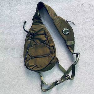 남자 스트리트 스타일 고용량 가슴 가방 캐주얼 스포츠 야외 사이클링 슬링 가방 세련된 Dstring Crossbody 가방