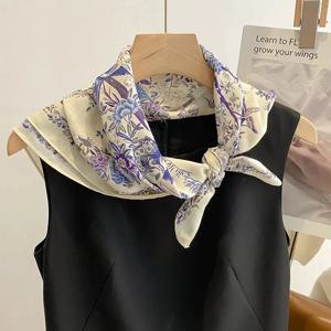 70cm 새로운 패션 스퀘어 스카프 여성 꽃 인쇄 디자인 Bandanas 레이디 스카프 머리띠 손수건 머리