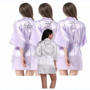 흰색 검정색 글자가 새 신부 신부 들러리 가운 신부의 어머니 자매 결혼 선물 목욕 가운 기모노 새틴 가운