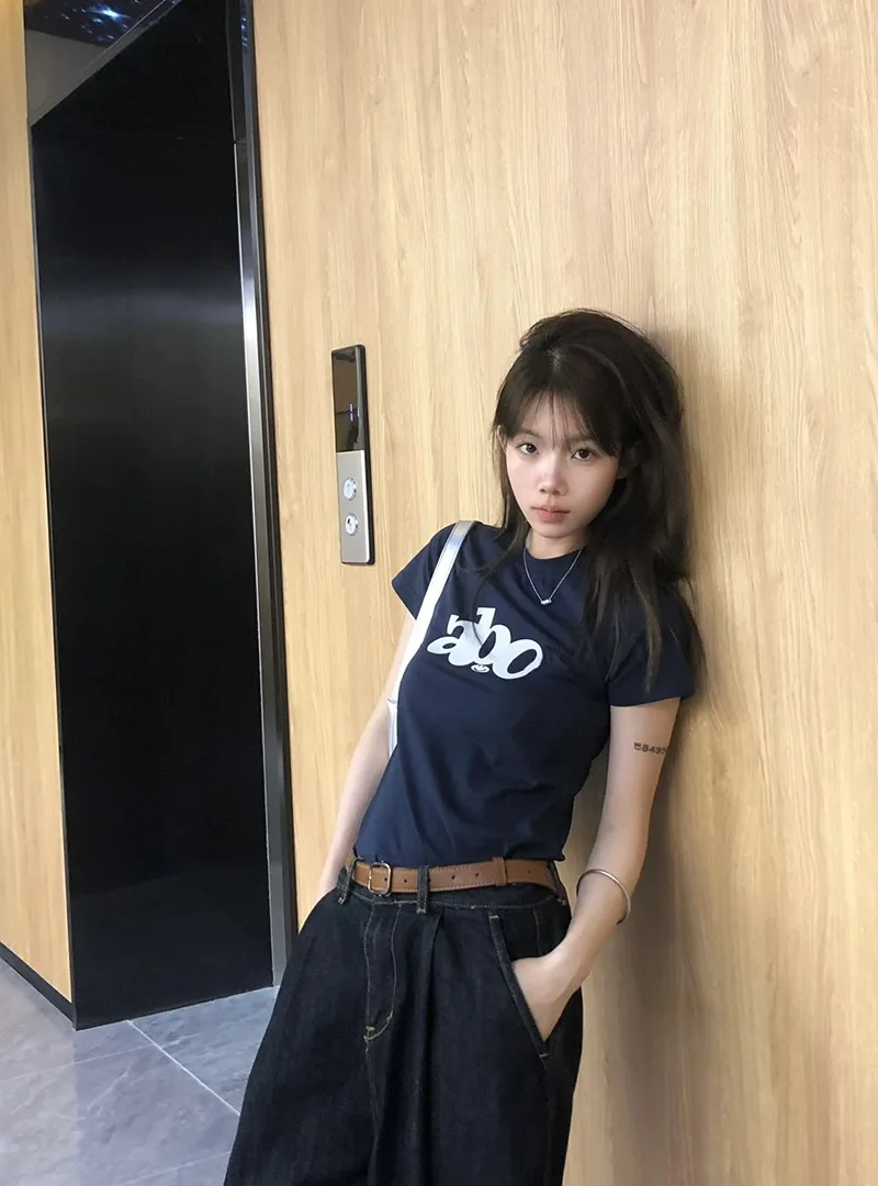 슬림 피트 반소매 티셔츠 여성 한국 힙합 인디고 여름 캐주얼 다목적 라운드 넥 프린트 코튼 탑