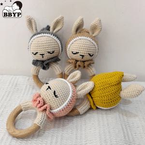 아기 나무 Teether 크로 셰 뜨개질 만화 토끼 아기 딸랑이 장난감 나무 반지 설치류 장난감 모바일 체육관 어린이 신생아 교육 장난감 손