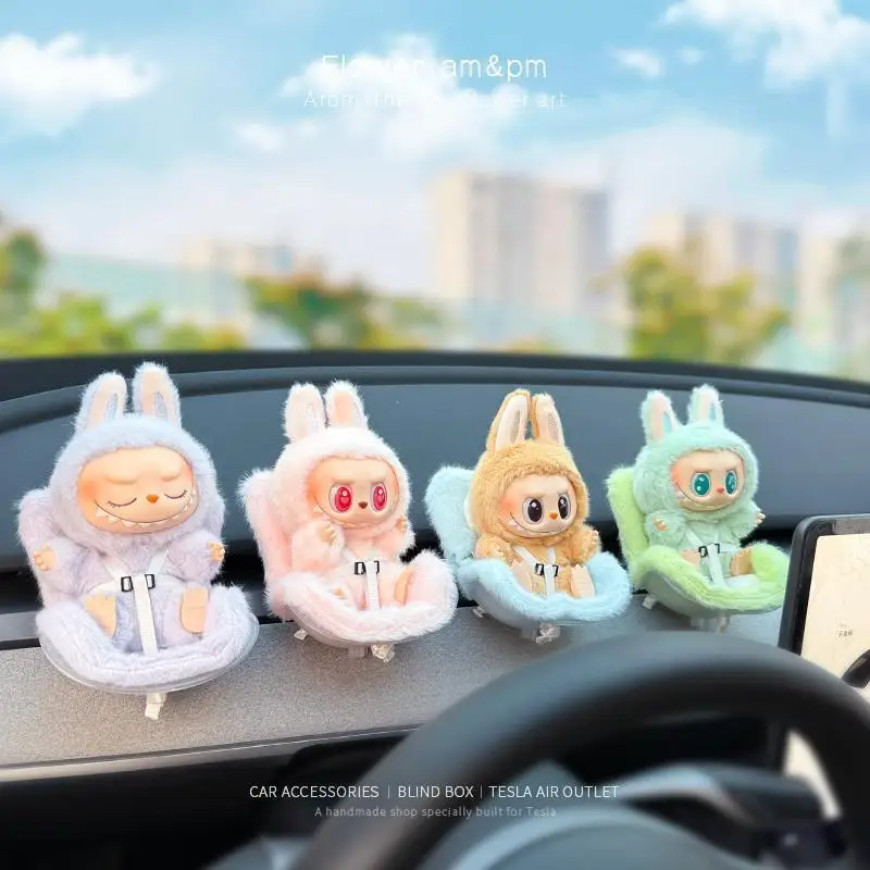 Labubu 자동차 인형 안전 좌석 Kawaii Ob11 인형 플러시 좌석 자동차 공기 Aromatreatment 장식 양복 모든 인형 Wihtin 18cm