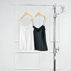 워렌 하이롱 | Naia 아세테이트 새틴 블랙 앤 화이트 클래식 ROW 스타일 얇은 스트랩 Urban Normcore Minimalist의 Biggins Tank Cami